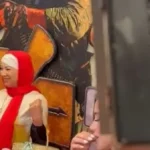 انتصار تتألق بالحجاب في عرض “صقر وكناريا”