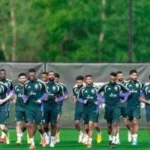 عبد العزيز بن فيصل يحث لاعبي السعودية على التعويض أمام الرأس الأخضر
