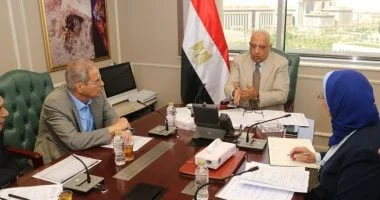 وزير الكهرباء يتابع خطة التشغيل لتأمين الشبكة القومية