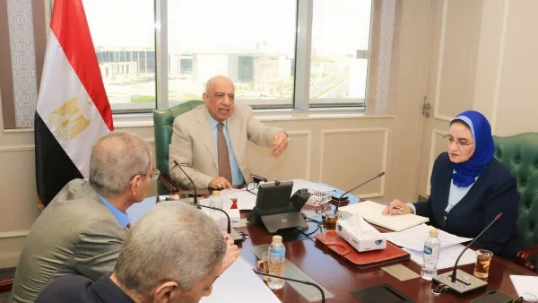اجتماع وزير الكهرباء لمراجعة مخزون الوقود وكفاءة التشغيل
