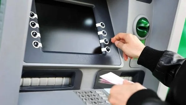 أخطاء استخدام ماكينة الصراف الآلي وطرق الحلول الفعالة