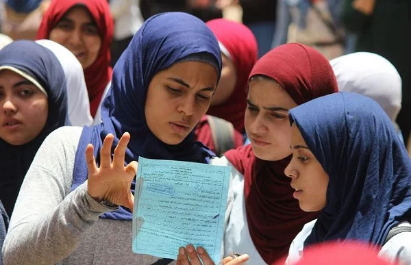 طلاب الأقصر يؤدون امتحان اللغة الأجنبية الثانية