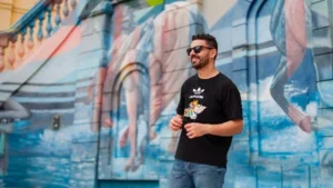 أحمد علاء يعود بألبوم "مش طبيعي" بعد 20 عامًا من "خايف"