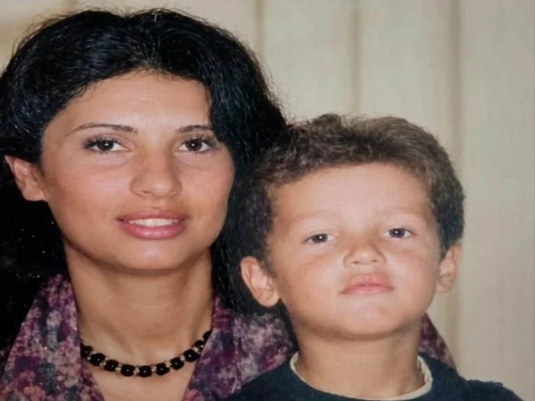 محمد محمود عبدالعزيز يحتفل بعيد ميلاد والدته