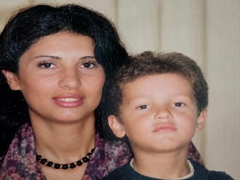 محمد محمود عبدالعزيز يحتفل بعيد ميلاد والدته