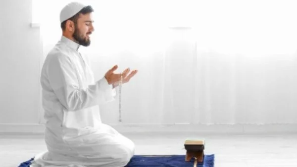 حكم التعوذ من العذاب أثناء الصلاة