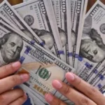 استقرار الدولار amid التوترات الأمريكية الإيرانية