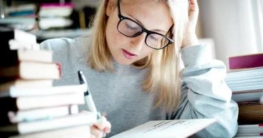 أطعمة ومشروبات تخفف التوتر خلال فترة الامتحانات