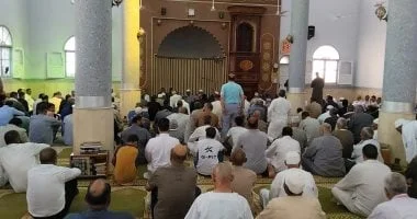 وصول جثمان الفنان عبد العزيز مخيون إلى مسقط رأسه