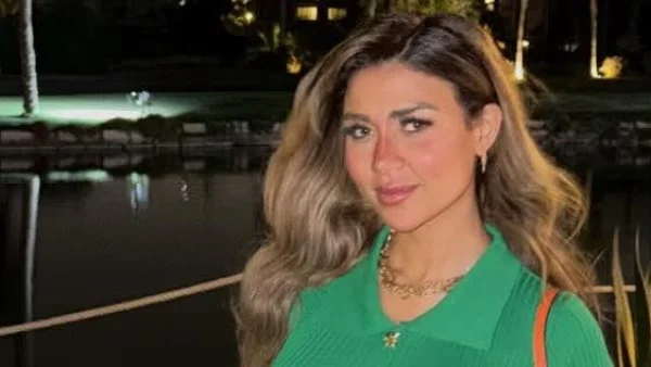 فرح شعبان تتألق بإطلالة أنيقة باللون الأخضر الزمردي