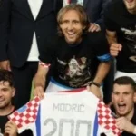 مودريتش يحتفل بمباراته المئويتين مع كرواتيا