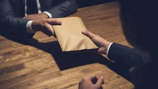 اتهام مدير بوزارة البيئة بتلقي رشوة