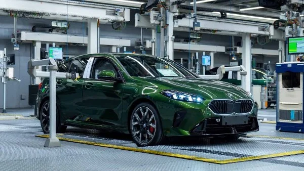 BMW تعيد الدفع الخلفي مع سيارة i1 الكهربائية