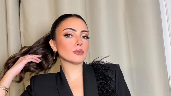 وئام مجدي تدعم طفلًا مصابًا بالعظم الزجاجي