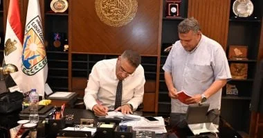 محافظ جنوب سيناء يعتمد عقود تقنين أراضي بشرم الشيخ