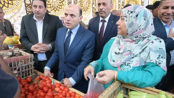 إقبال كبير في سوق كفر الزيات تحت إشراف محافظ الغربية