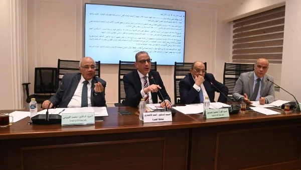 محافظ الجيزة يشارك في اجتماعات لجنة الإدارة المحلية