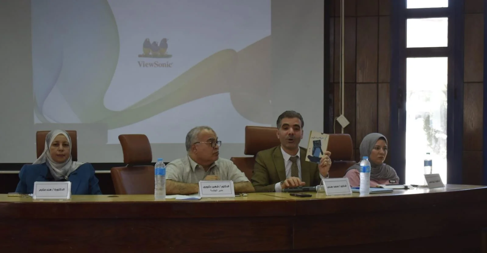 الهوية الأدبية بين الورقي والافتراضي