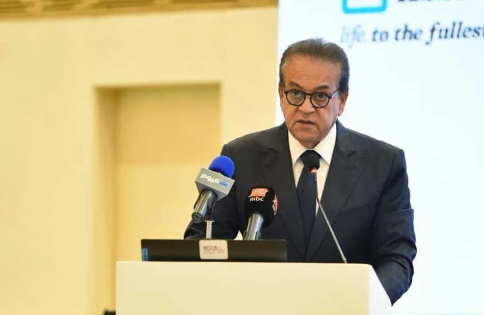 وزير الصحة يتابع حالة طبيبة الأسنان المعتدى عليها