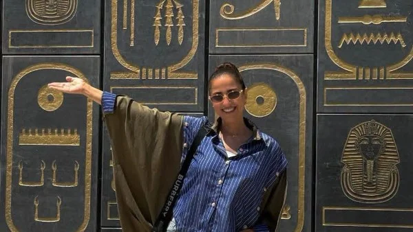 حنان مطاوع تستمتع بزيارة المتحف المصري الكبير