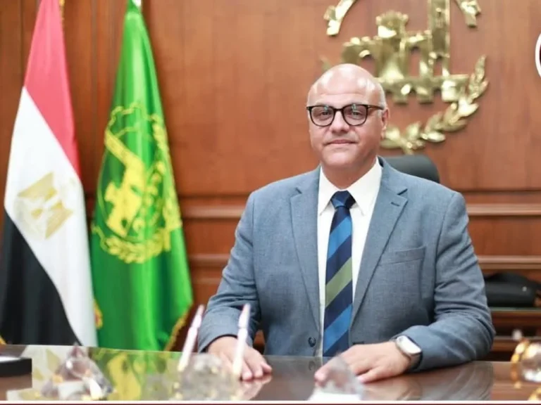 محافظ الإسكندرية يبحث شكاوى المواطنين في المنتزه أول