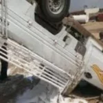 انقلاب سيارة نقل بمقطورة على طريق سوهاج البحر الأحمر