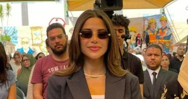 يارا السكري تحصد تكريماً بأناقة كلاسيكية لافتة