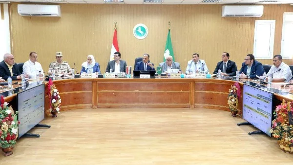 محافظ الشرقية يوجه بتحديد احتياجات المشروعات الخدمية
