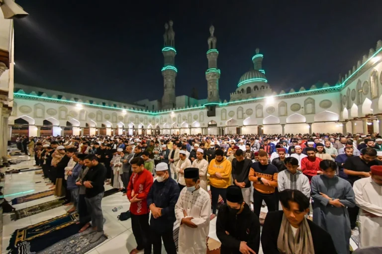 قراءة الإمام في صلاة الفجر يوم الجمعة