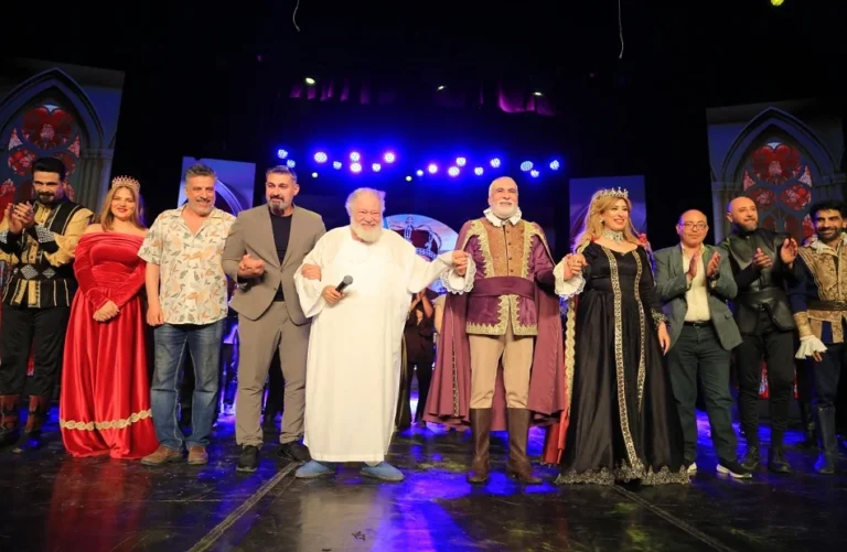 ياسر جلال يشهد نجاح "الملك لير" على المسرح القومي