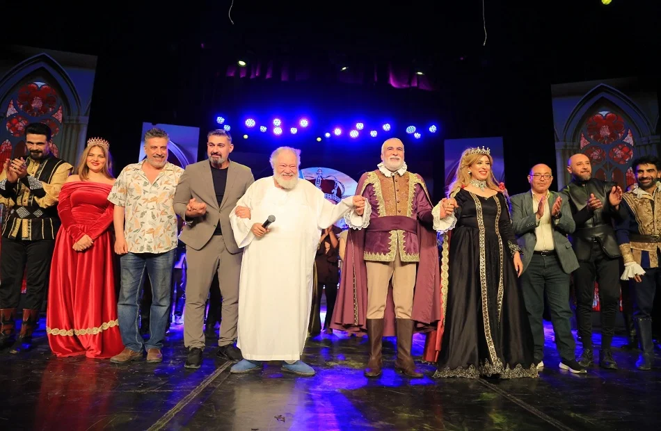 ياسر جلال يشهد نجاح "الملك لير" على المسرح القومي