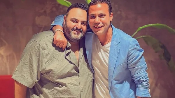 محمد إمام يشيد بشيكو في فيلم "صقر وكناريا"