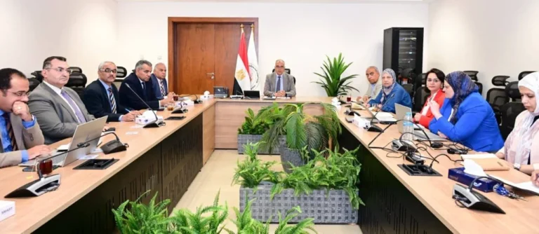 وزير الري يتابع مشروع CROWN لإدارة المياه بوادي النيل