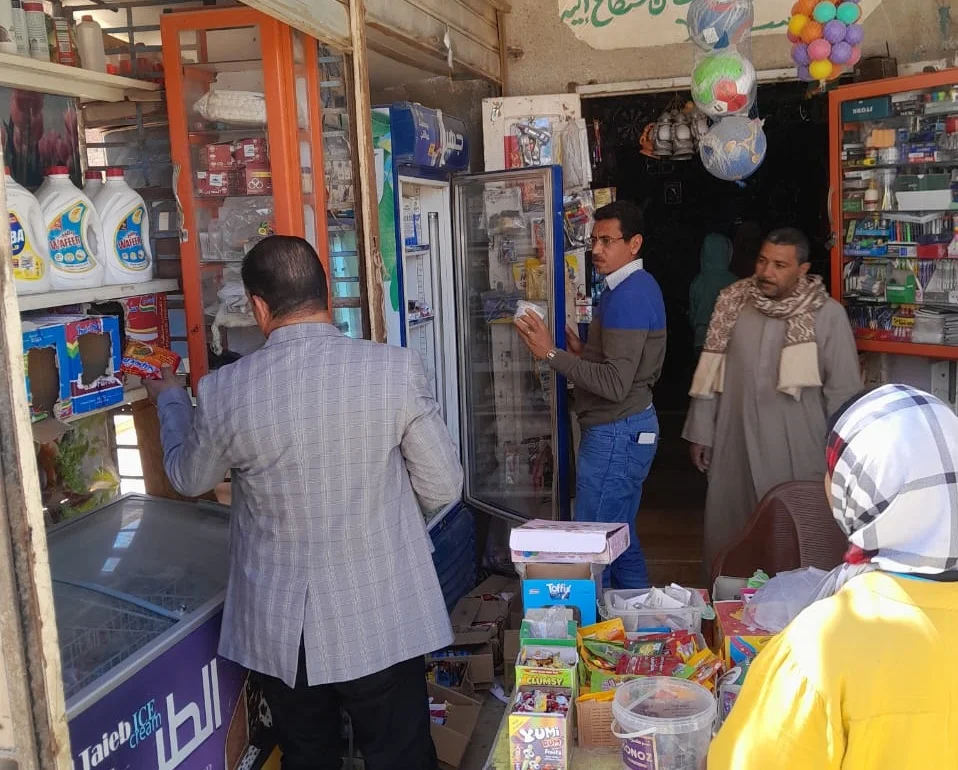 حملات تموينية مكثفة بالأقصر لضبط السلع المخالفة