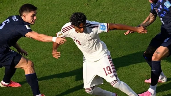 إسبانيا تتقدم بهدف على أوروجواي في كأس العالم