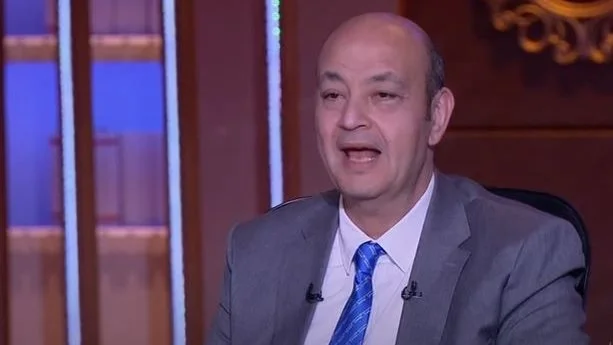 عمرو أديب يحث على تسهيل تملك الأجانب للعقارات في مصر