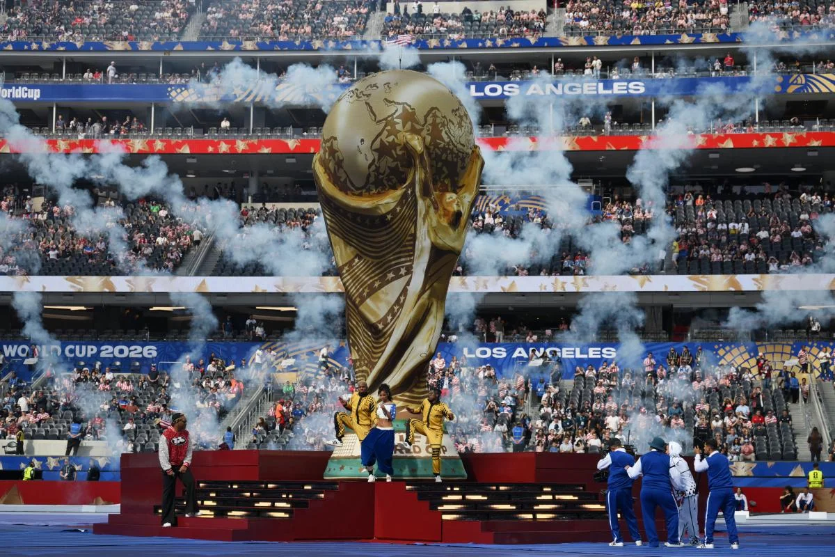 فتح 21 منشأة في أسيوط لمتابعة كأس العالم 2026