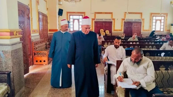 مدير أوقاف البحر الأحمر يتفقد امتحانات المركز الثقافي