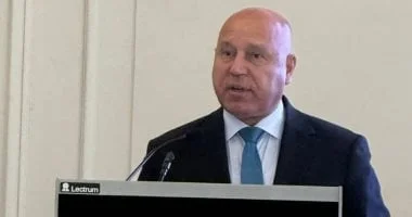 وزير النقل يوجه برصف 25 كم بالطريق الصحراوي الغربي بأسوان