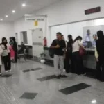 توافد الركاب على محطة المونوريل شرق النيل