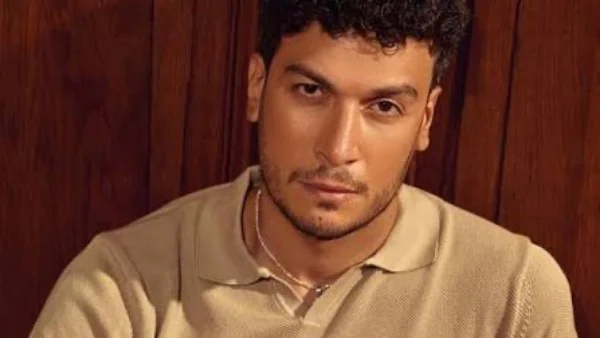 أحمد عبدالوهاب يحتفي بتأهل منتخب مصر بطريقة كوميدية
