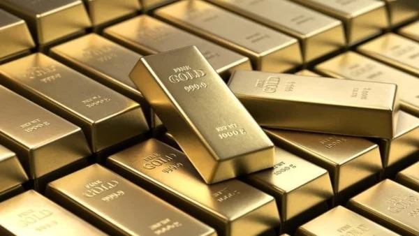 الذهب يخسر 452 دولارًا في شهر واحد: تحليل وأسواق