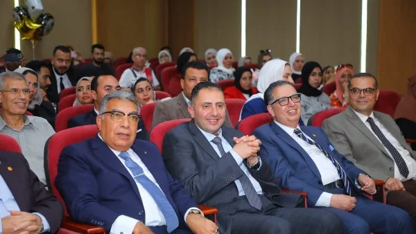 محافظا دمياط والدقهلية يشاركان في مشروعات تخرج جامعة الدلتا