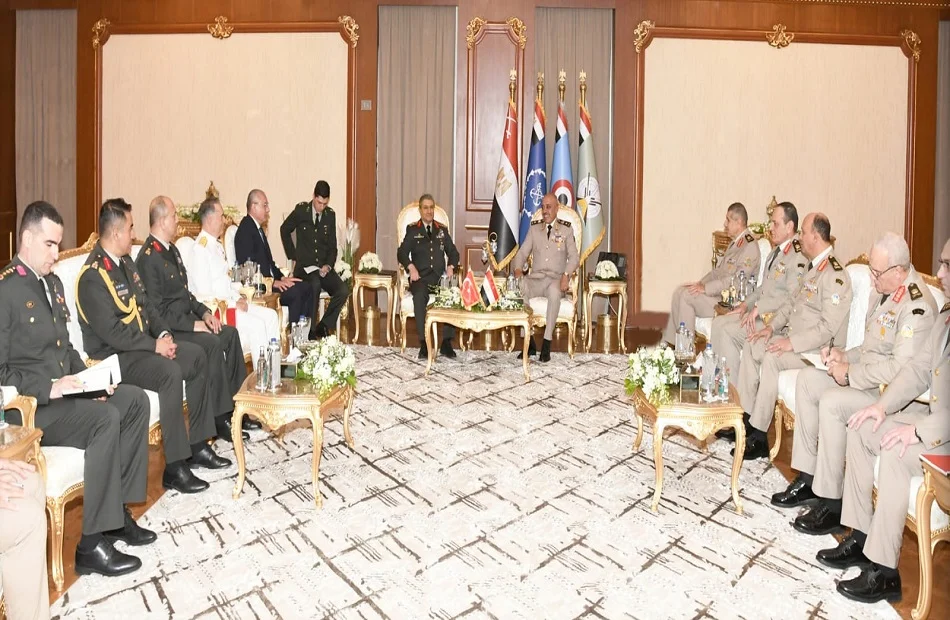 لقاء رئيس أركان حرب القوات المسلحة المصري والتركي