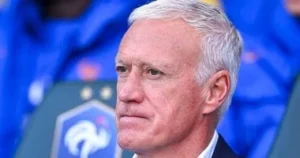 ديشامب يعود لمعسكر المنتخب الفرنسي بعد جنازة والدته