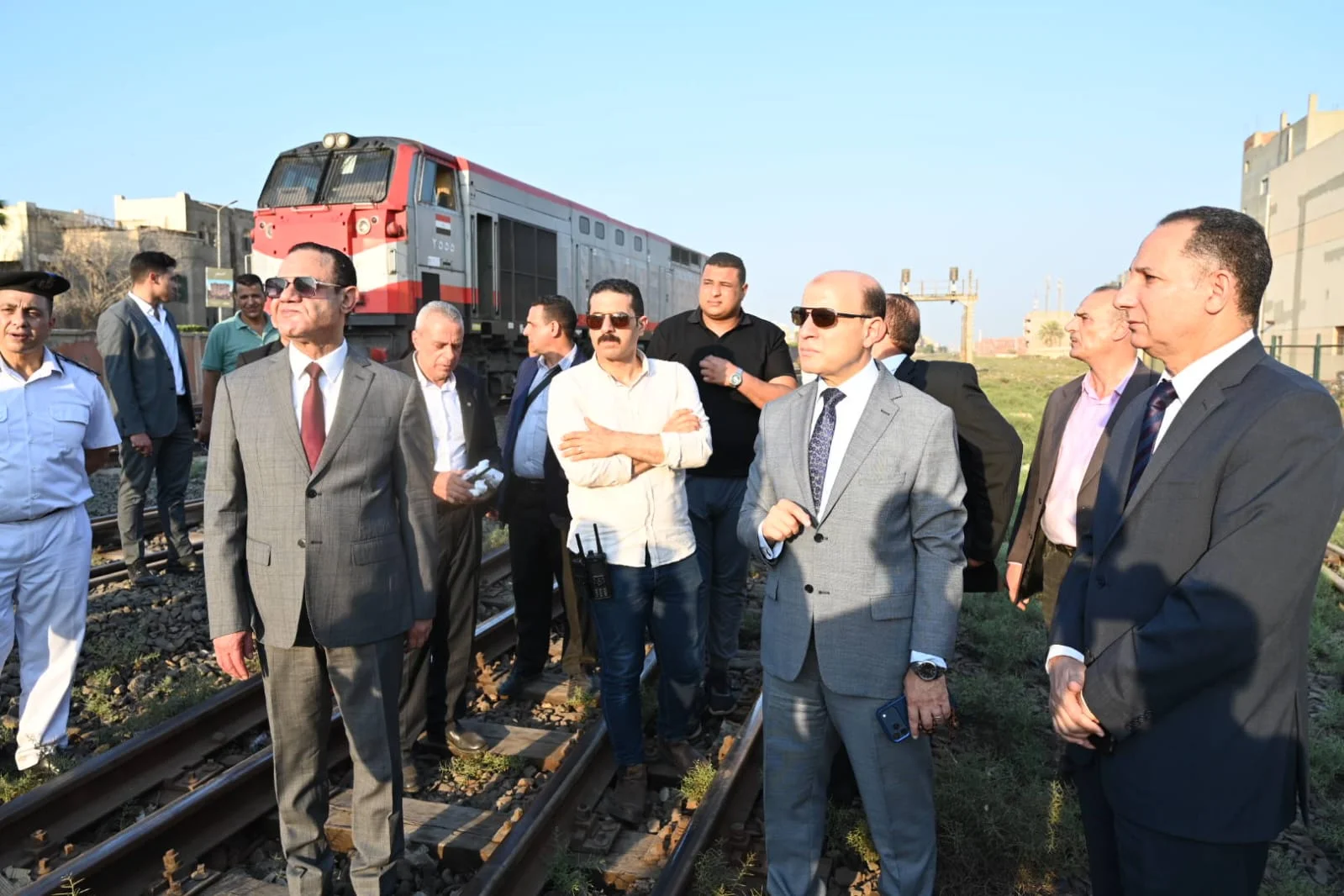 زيارة تفقدية لمحافظ الغربية بعد خروج قطار عن القضبان