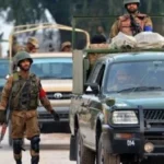 مقتل 3 من قوات الرينجرز ومهاجمين في كراتشي