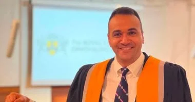 الدكتور أحمد شلبي البردان أول طبيب مصري في UKISCRS