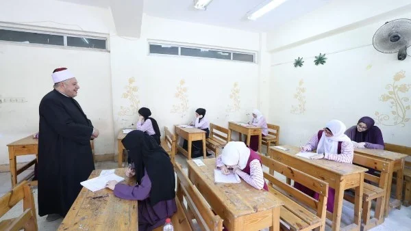 امتحانات الثانوية الأزهرية: دخول طالبات الأدبي لأداء الجغرافيا