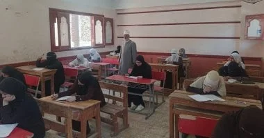 تفقد رئيس منطقة سوهاج الأزهرية لجان امتحانات العسيرات